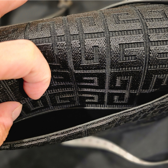 New Givenchy Embroidered Fabric and Leather Chain Medium Bag - Picture 10 of 14